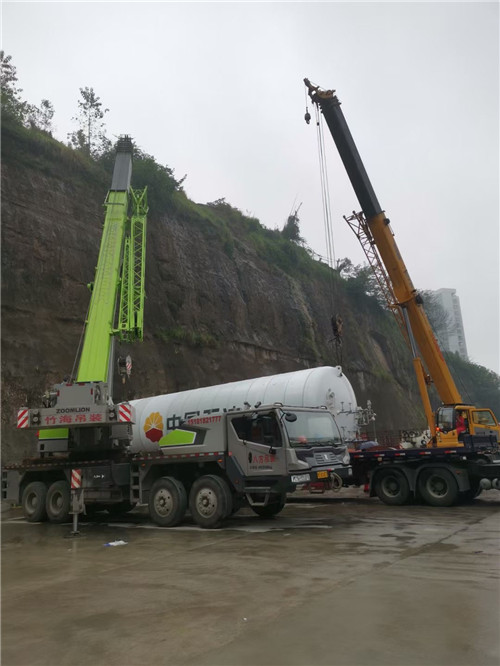 日喀则市“不怕风雨冻”—— 吊车的 “恶劣环境适应” 技术